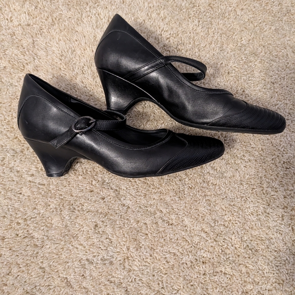 Black Women's Shoes - Picture 2 of 8